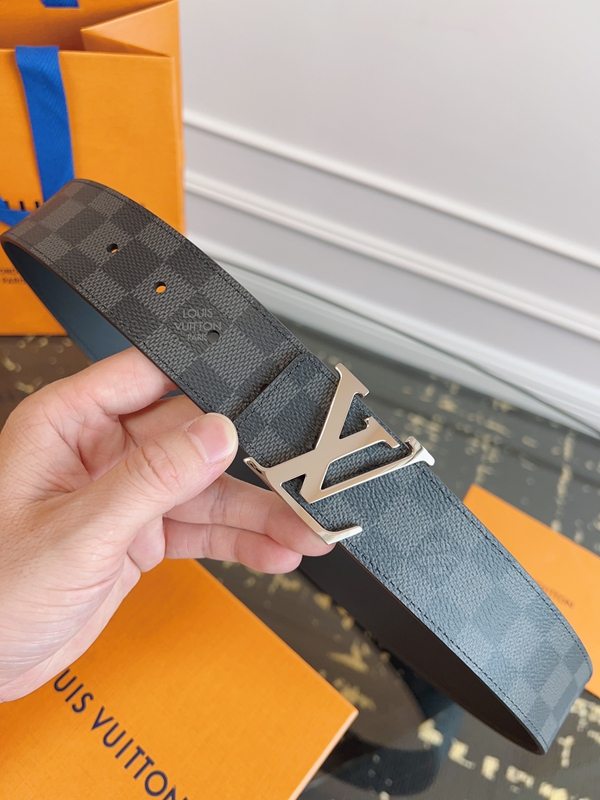 ルイヴィトンベルト正面デザイン